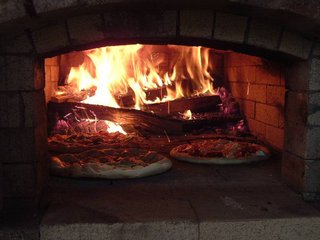 Приготовление пиццы в русской печи.