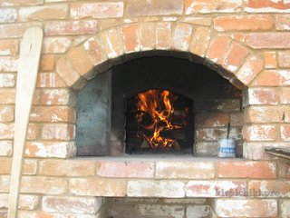 Горение дров в русской печи.