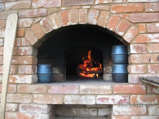 Огонь в горниле русской печи.