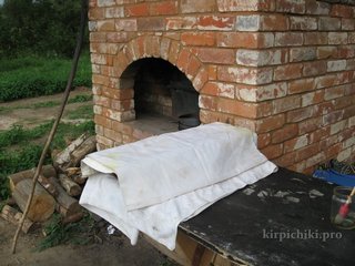 Хлеб остывает.