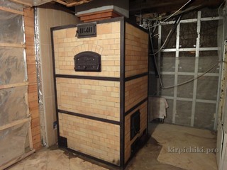 Банная печь перед облицовкой изразцом.