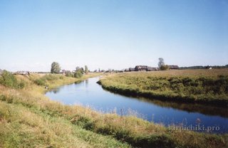 Река Ягрема, вдоль нее одноименная деревня.