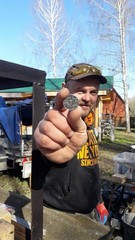 Подкладываю монетку под угол печи. Традиция