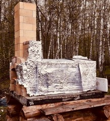 Фольга защищает печь от микроволнового излучения. Шутка.
