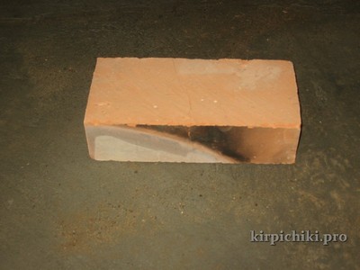 Печной кирпич, трещина.